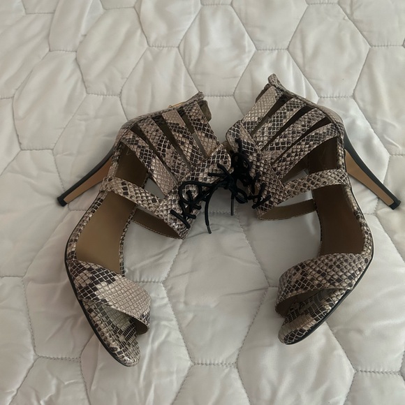 Snake print sandals - Picture 5 of 9